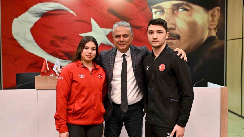 Halter ve karate şampiyonlarına Muratpaşa’dan ödül