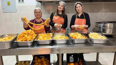 Muratpaşa’nın turunçları kadınların emeğiyle reçele dönüşüyor