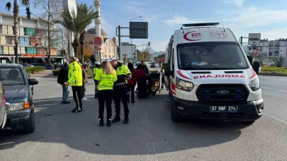 Okul servis aracıyla motosiklet çarpıştı: 1 yaralı