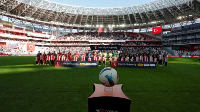 Trendyol Süper Lig: Antalyaspor: 0 - Beşiktaş: 0 (Maç devam ediyor)