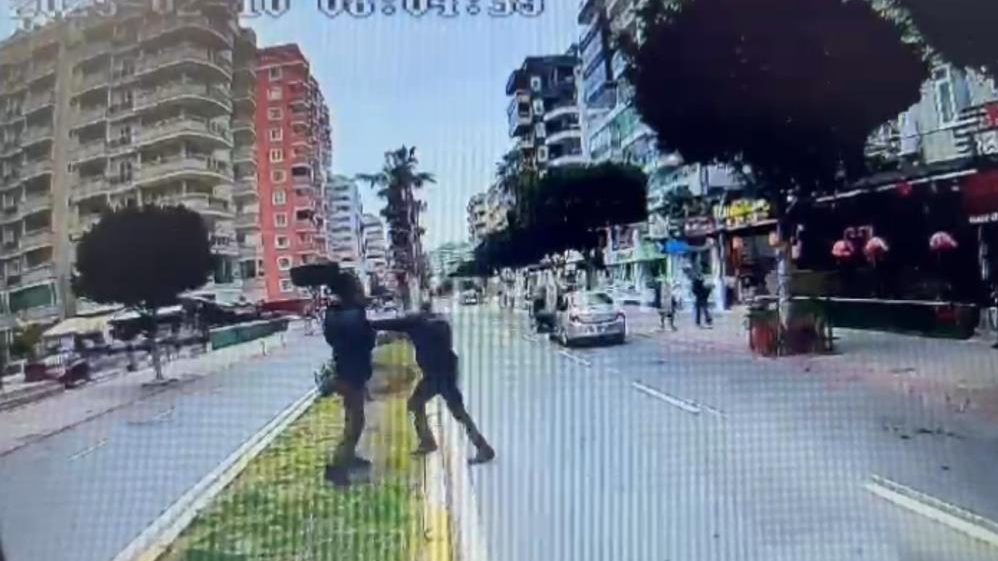 Alanya’da güvenlik görevlisinin bıçakla yaraladığı otobüs şoförü o anları anlattı