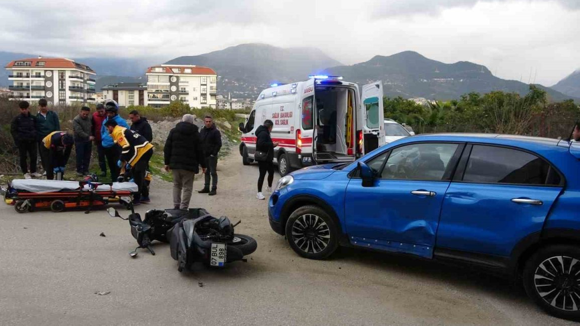 Alanya’da otomobil ile motosiklet çarpıştı: 1 yaralı