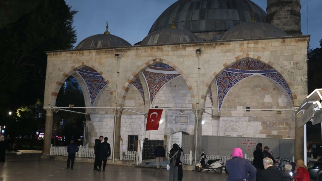 Antalya'da hayranları, Ferdi Tayfur için mevlit okuttu