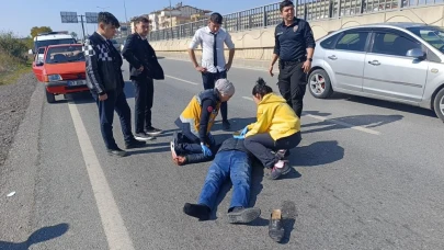 Antalya’da otomobil ile çarpışan motosikletin sürücüsü 50 metre sürüklendi: 1 yaralı