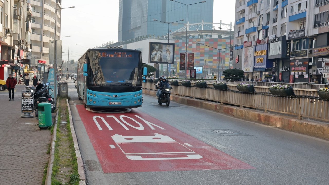 Antalya'da özel şeride park edene 993 TL ceza