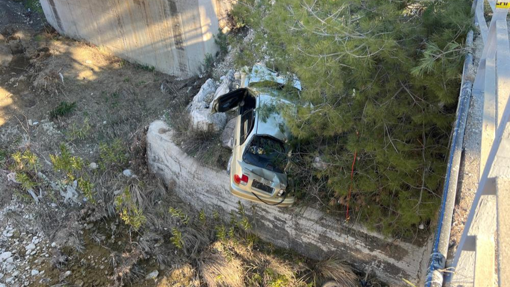 Antalya'da yoldan çıkan otomobil, köprüden uçtu: 1 ölü