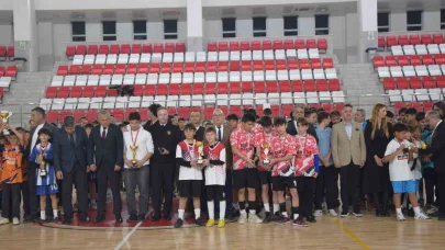 Aksu’da Okul Sporları Futsal Turnuvası sona erdi