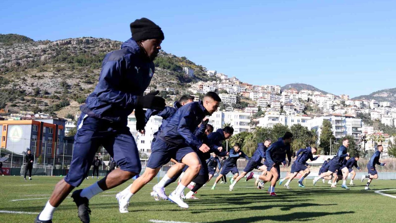 Alanyaspor, Adana Demirspor maçı hazırlıklarını tamamladı