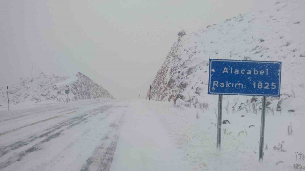 Antalya-Konya karayolunda kar yağışı