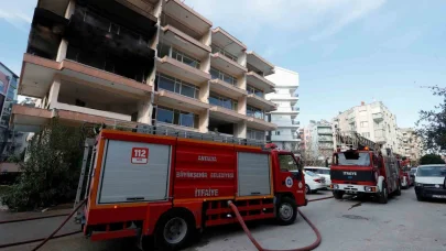 Antalya’da kentsel dönüşümdeki binada çıkan yangını itfaiye söndürdü