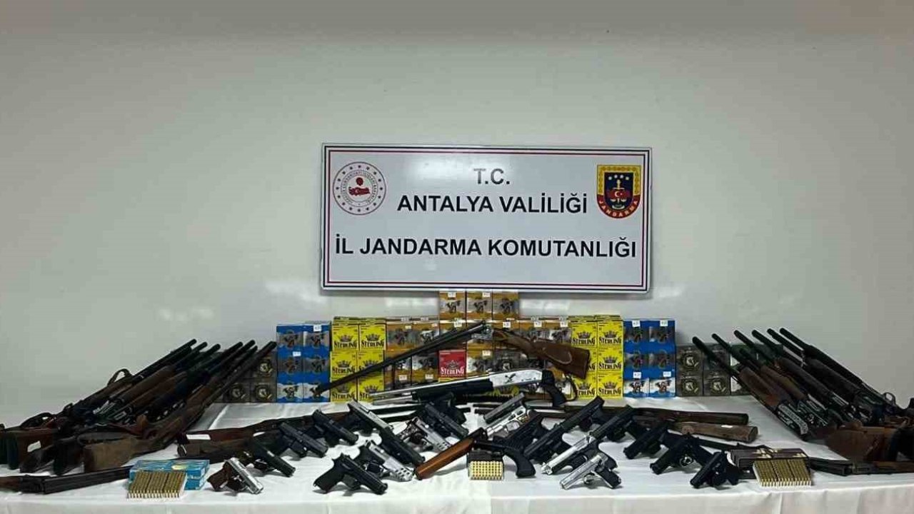 Antalya’da ruhsatsız silah operasyonu, 22 şüpheli hakkında işlem başlatıldı