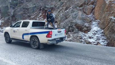 Antalya’da yayla yollarında tuzlama çalışması