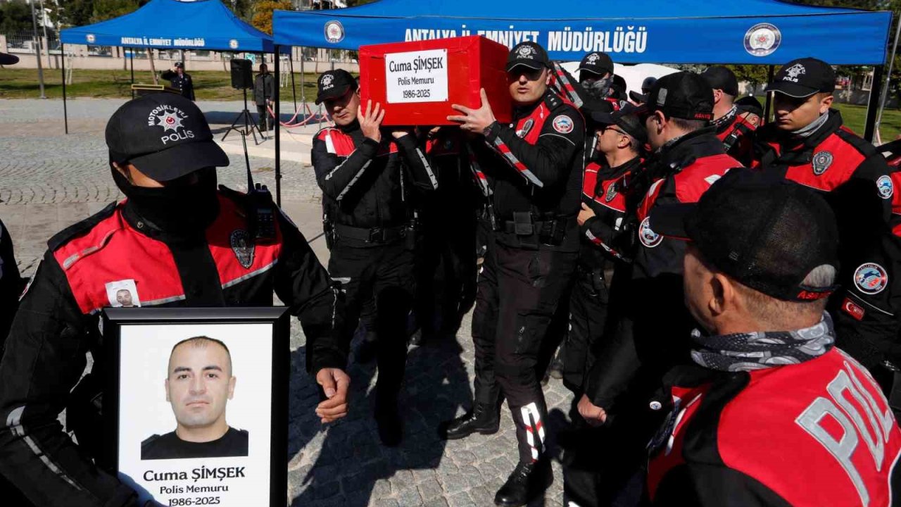 Babaya son bakış: Kazada hayatını kaybeden polis gözyaşlarıyla uğurlandı