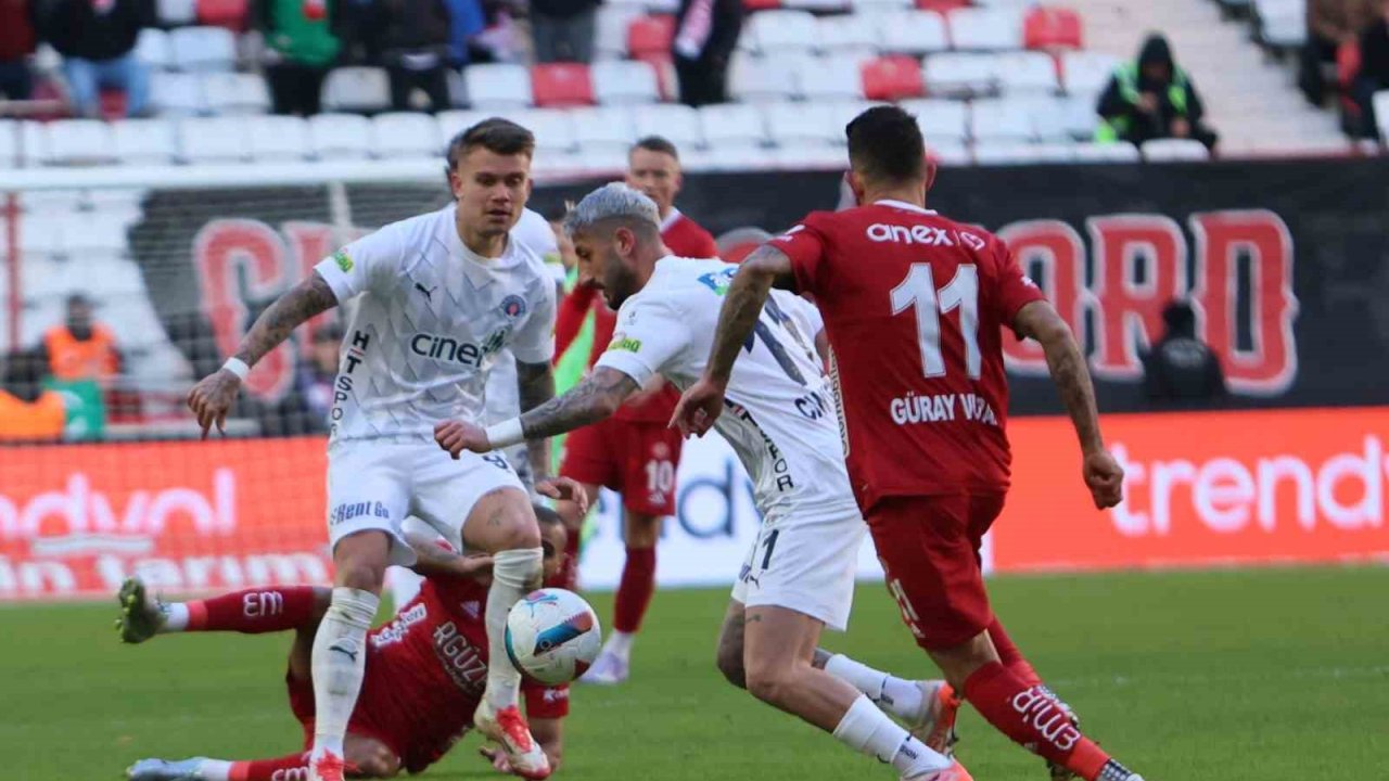 Trendyol Süper Lig: Antalyaspor: 2 - Kasımpaşa: 1 (Maç sonucu)