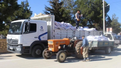 Antalya Büyükşehir’den üreticilere süt yem desteği