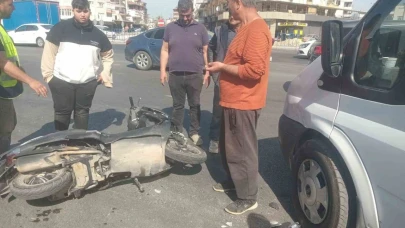 Antalya'da minibüs ile çarpışan motosikletin sürücüsü yaralandı