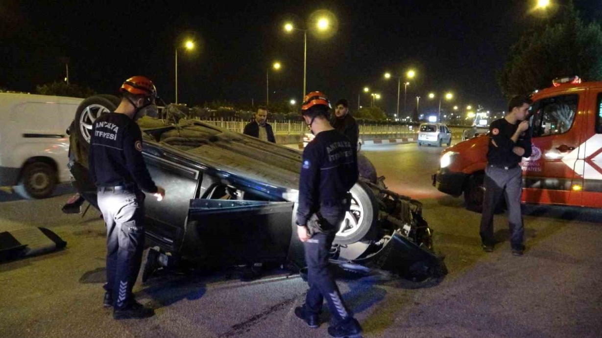 Çalıştığı oto galeriden emanet aldığı otomobille takla attı: 5 kişi kazayı burnu bile kanamadan atlattı