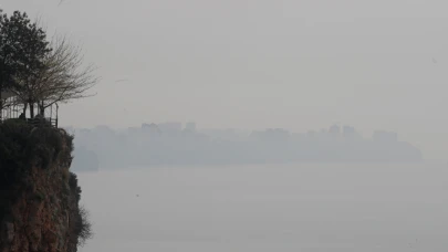 Meteoroloji uyarmıştı:  Antalya’da toz taşınımı etkili oldu, görüş mesafesi düştü