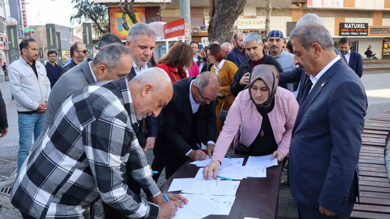 ‘Anayasa Değişsin, Aile Korunsun’ imza kampanyası