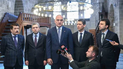 Bin 300 taş tek tek yerine monte edildi: Şehzade Korkut Camii eski görkeminde