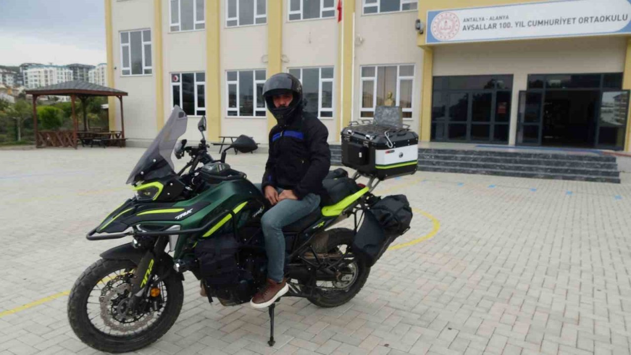 Trafik polisinden motosikletli öğretmene içleri yakan nasihat: "Ailene evlat acısı yaşatma, ben yaşadım"